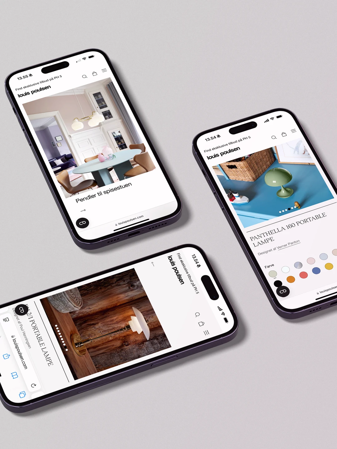 Tre smartphones viser interiørdesignprodukter på en hjemmeside, herunder pendellamper og bordlamper, med farvevalg og detaljer.