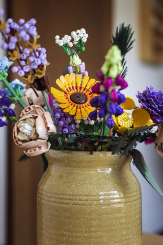 closeup billede af en lego blomster bukket i mange forskellige farver
