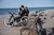 Mand og kvinde på bænk med en cykel i forbindelse med Ecommerce B2B