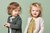 To små børn i smart tøj fra Pompdelux B2C webshop med fokus på en god kunderejse og live shopping